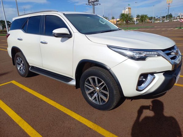Foto 1 - Toyota Hilux SW4 SRX 2.8 Turbo Diesel 4x4