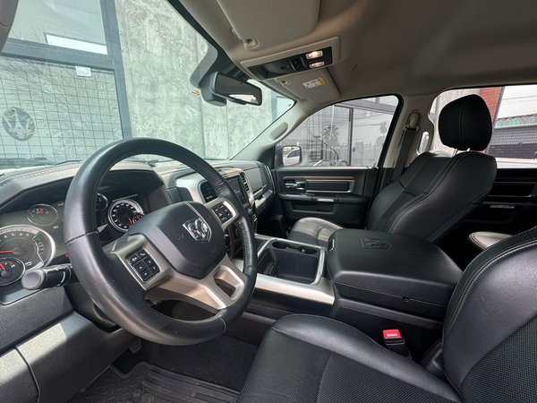 Foto 6 - RAM Classic Laramie Night Edition 5.7 V8 Gasolina 4x4