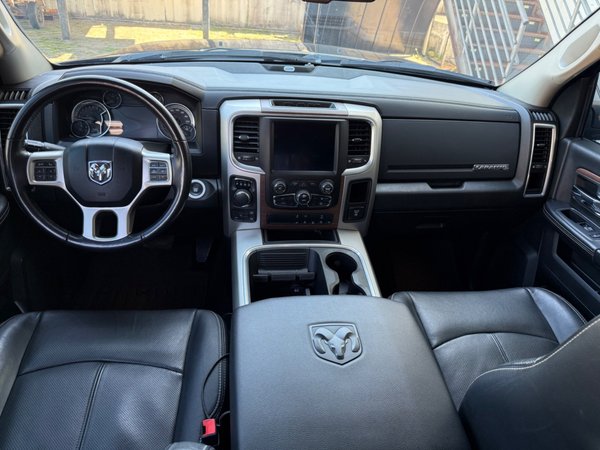 Foto 7 - RAM Classic Laramie Night Edition 5.7 V8 Gasolina 4x4