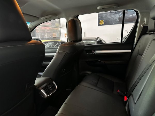 Foto 10 - Toyota Hilux SRV 2.8 Turbo Diesel 4x4