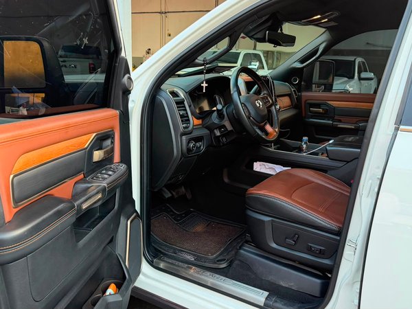 Foto 7 - RAM 3500 Longhorn Limited 6.7 Turbo Diesel 4x4