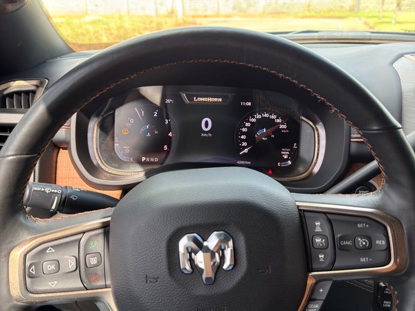 Foto 7 - RAM 3500 Longhorn Limited 6.7 Turbo Diesel 4x4