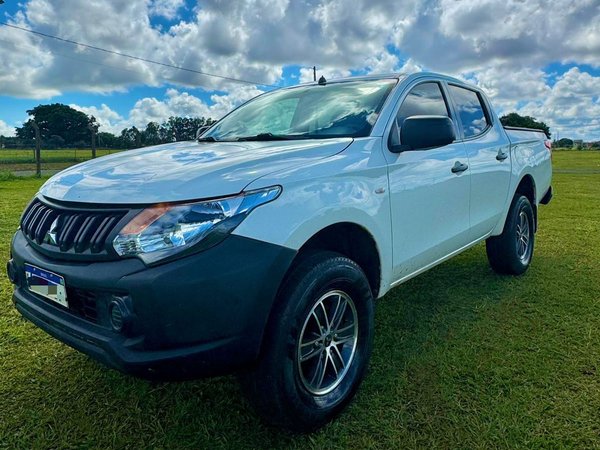 Foto 2 - Mitsubishi L200 Triton Sport GL 2.4 Turbo Diesel 4x4