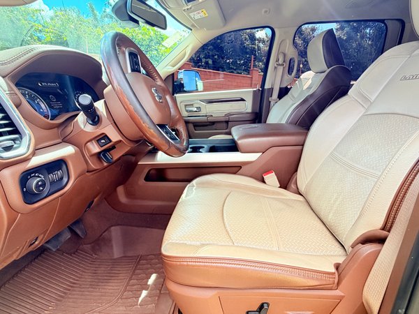 Foto 6 - RAM 3500 Laramie 6.7 Turbo Diesel 4x4