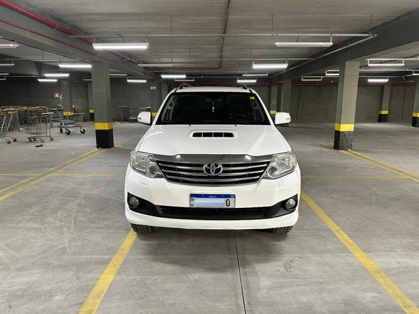 Foto 2 - Toyota Hilux SW4 SRV 3.0 Turbo Diesel 4x4