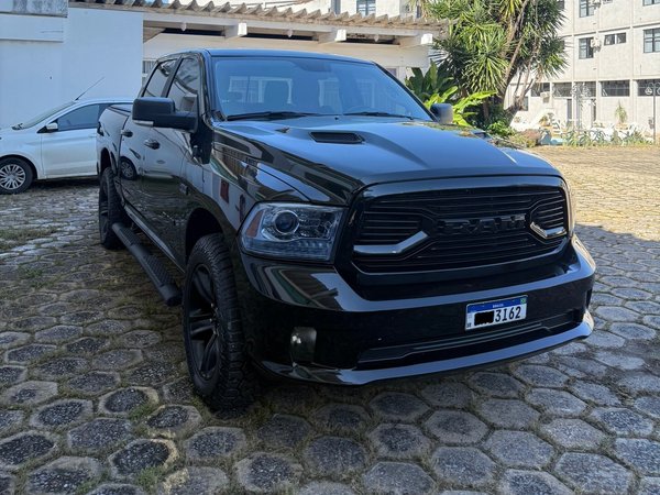 Foto 1 - RAM Classic Laramie Night Edition 5.7 V8 Gasolina 4x4
