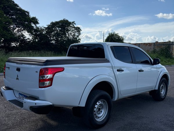 Foto 10 - Mitsubishi L200 Triton Sport GL 2.4 Turbo Diesel 4x4