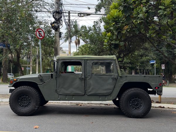 Foto 3 - Am General Hummer H1 6.5 V8 Turbo Diesel 4x4