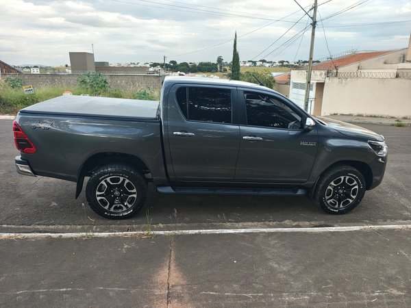 Foto 2 - Toyota Hilux SRV 2.8 Turbo Diesel 4x4