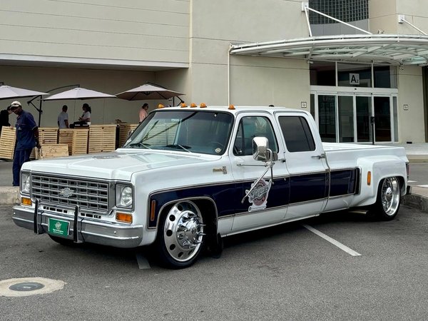 Foto 1 - Chevrolet Silverado 1500 5.7 V8
