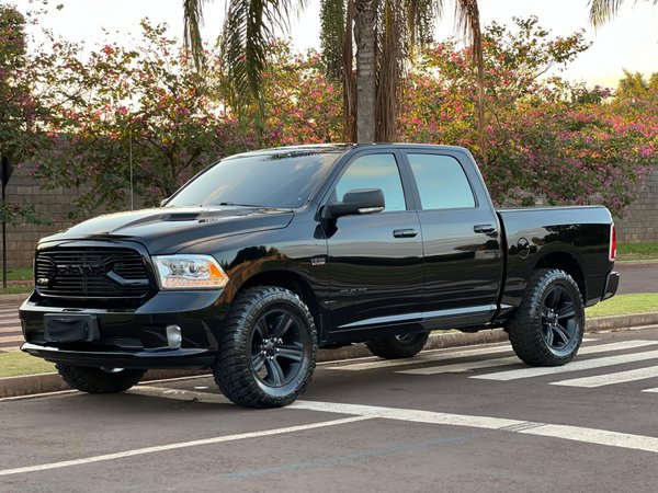 Foto 1 - RAM Classic Laramie 5.7 V8 Gasolina 4x4