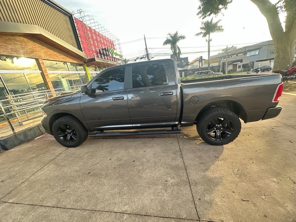 Foto 3 - RAM 1500 Limited Night Edition 5.7 V8 Gasolina 4x4