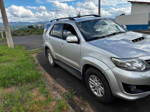 Foto 8 - Toyota Hilux SW4 SRV 3.0 Turbo Diesel 4x4