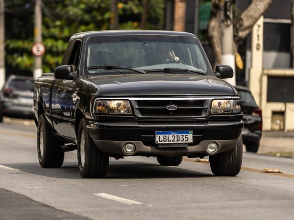 Foto 2 - Ford Ranger STX 4.0 V6 Gasolina 4x2 C.E