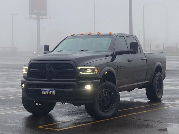 RAM 2500 Laramie 6.7 Turbo Diesel 4x4