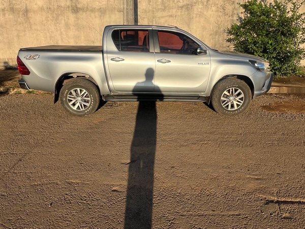 Foto 1 - Toyota Hilux SRV 2.8 Turbo Diesel 4x4