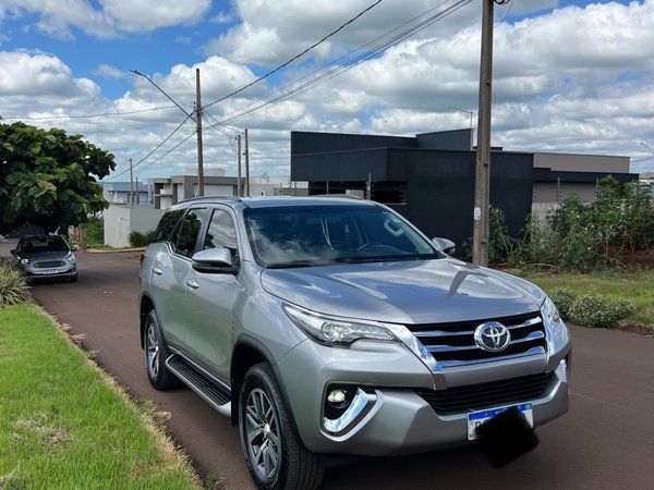 Foto 1 - Toyota Hilux SW4 SRX 2.8 Turbo Diesel 4x4