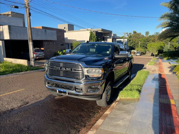 Foto 1 - RAM 3500 Laramie 6.7 Turbo Diesel 4x4