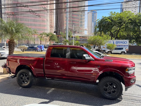 Foto 2 - RAM 3500 Laramie Night Edition 6.7 Turbo Diesel 4x4