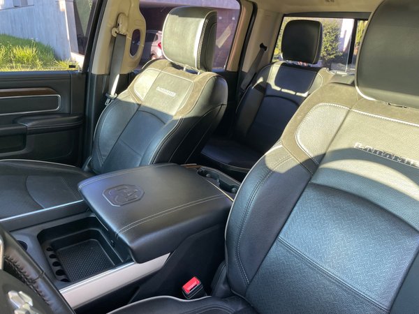 Foto 6 - RAM 3500 Laramie 6.7 Turbo Diesel 4x4