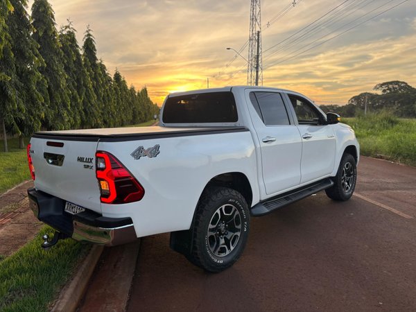 Foto 4 - Toyota Hilux SRX 2.8 Turbo Diesel 4x4