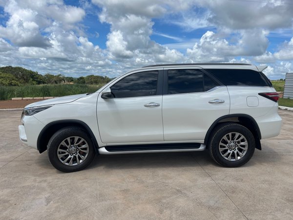 Foto 2 - Toyota Hilux SW4 SRX 2.8 Turbo Diesel 4x4