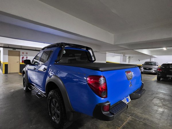 Foto 5 - Mitsubishi L200 Triton Savana 3.2 Turbo Diesel 4x4