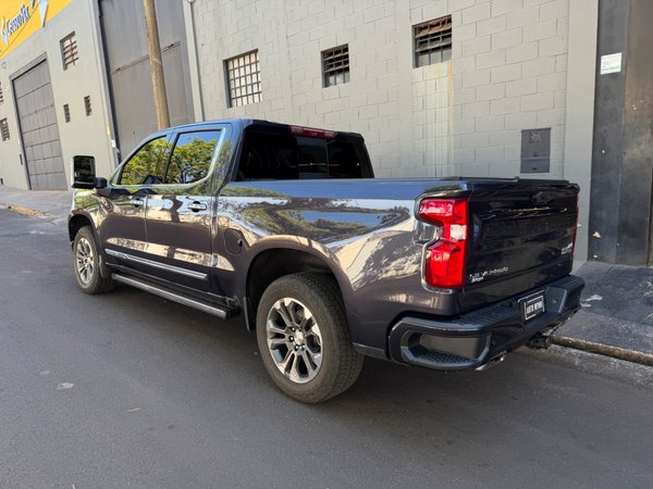 Foto 3 - Chevrolet Silverado 1500 High Country 5.3 V8 Gasolina 4x4