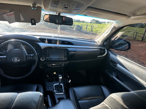 Foto 5 - Toyota Hilux SRV 2.8 Turbo Diesel 4x4