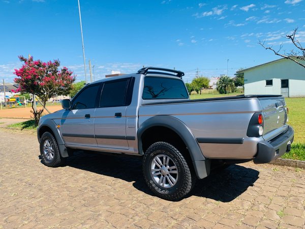 Foto 4 - Mitsubishi L200 Outdoor GLS 2.5 Turbo Diesel 4x4