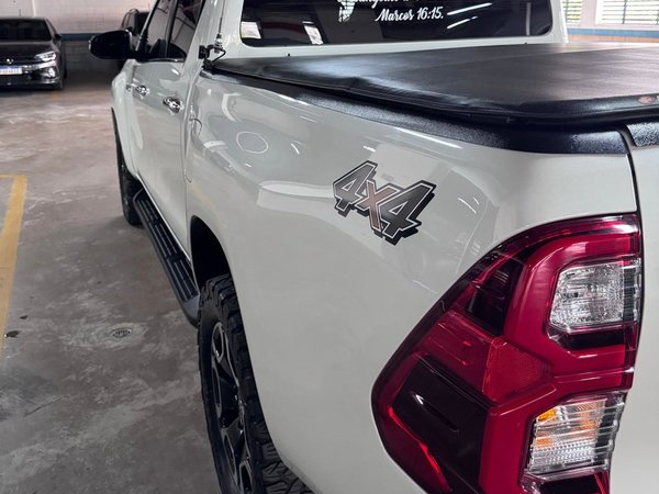Foto 6 - Toyota Hilux SRX 2.8 Turbo Diesel 4x4