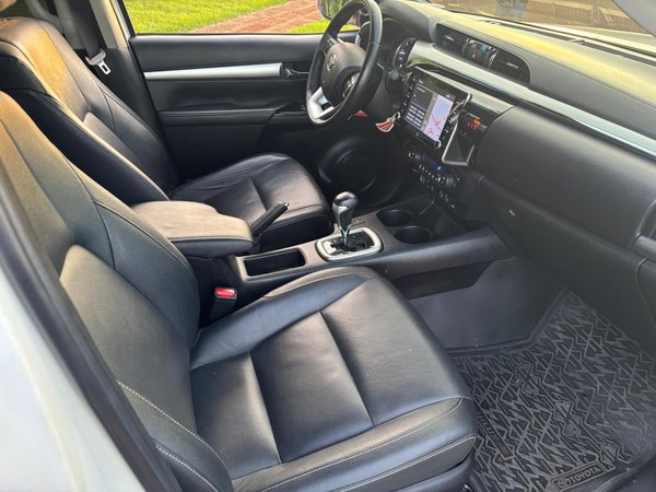 Foto 7 - Toyota Hilux SRX 2.8 Turbo Diesel 4x4