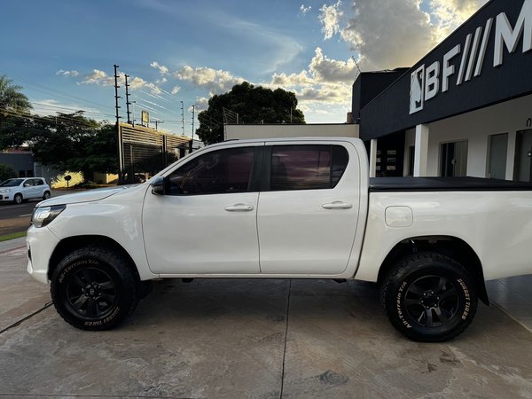 Foto 4 - Toyota Hilux SR 2.8 Turbo Diesel 4x4