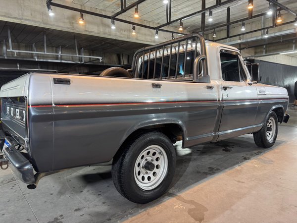 Foto 3 - Ford F1000 3.9 Diesel