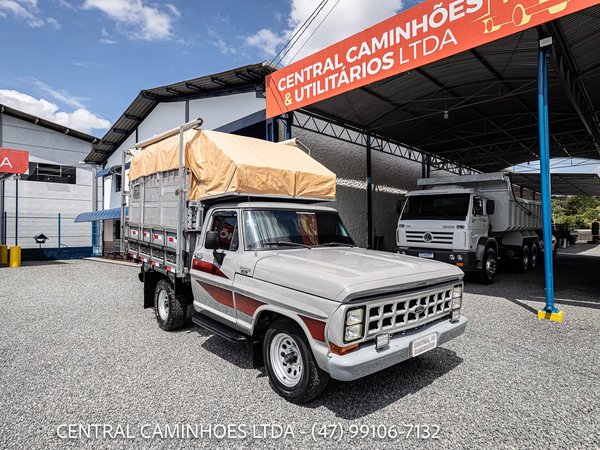 Foto 1 - Ford F1000 3.9 Diesel