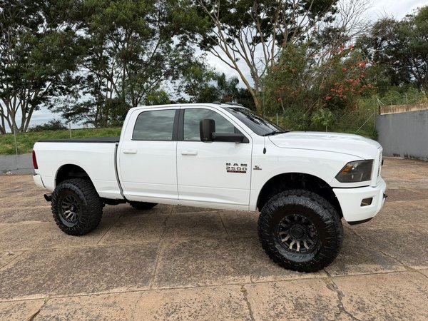 Foto 3 - RAM 2500 Laramie 6.7 Turbo Diesel 4x4