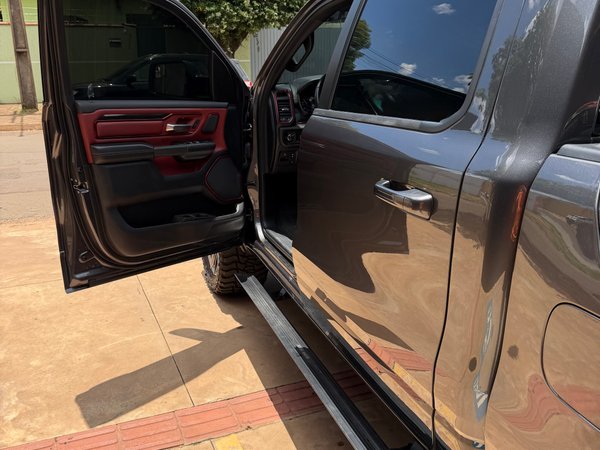 Foto 6 - RAM 1500 Rebel 5.7 V8 Gasolina 4x4