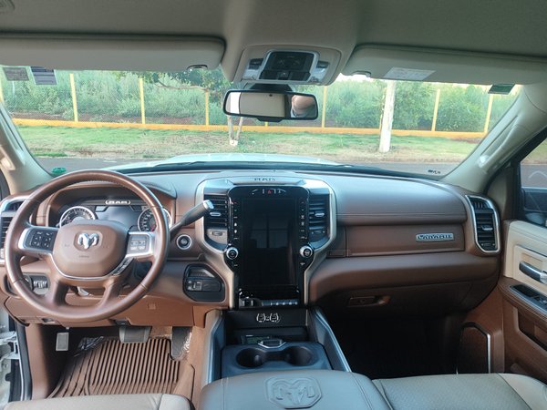 Foto 3 - RAM 3500 Laramie 6.7 Turbo Diesel 4x4