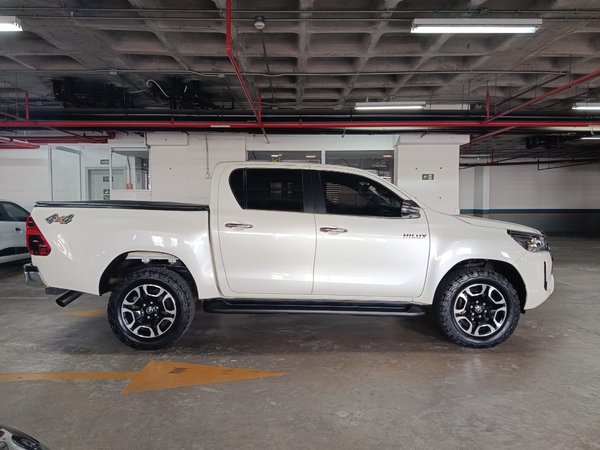Foto 1 - Toyota Hilux SRX 2.8 Turbo Diesel 4x4