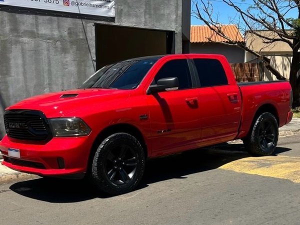 Foto 1 - RAM Classic Laramie Night Edition 5.7 V8 Gasolina 4x4