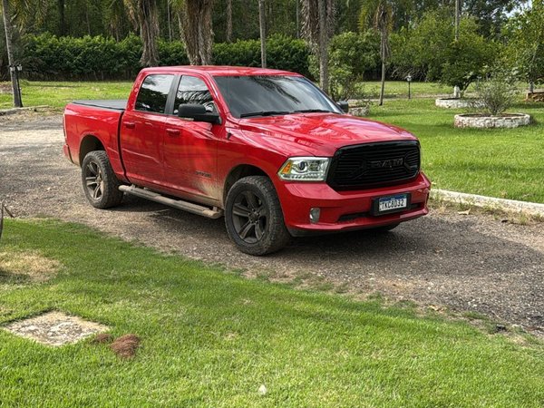 Foto 1 - RAM Classic Laramie Night Edition 5.7 V8 Gasolina 4x4