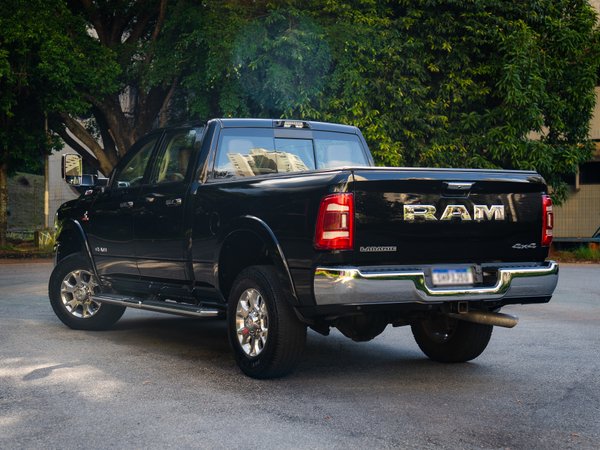 Foto 6 - RAM 3500 Laramie 6.7 Turbo Diesel 4x4