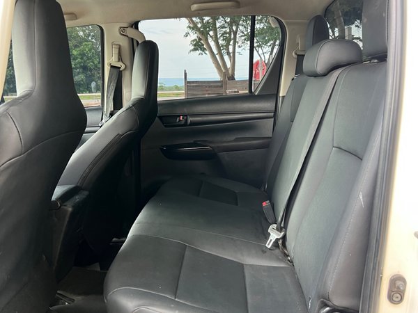 Foto 7 - Toyota Hilux STD 2.8 Turbo Diesel 4x4