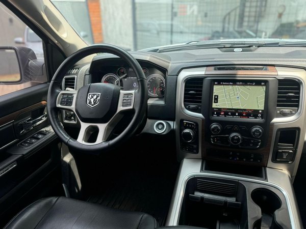 Foto 9 - RAM Classic Laramie Night Edition 5.7 V8 Gasolina 4x4