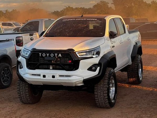 Foto 1 - Toyota Hilux SRV 2.8 Turbo Diesel 4x4
