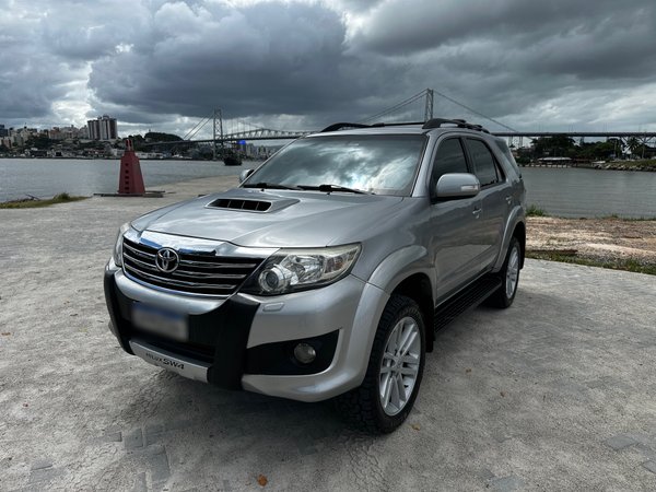 Foto 1 - Toyota Hilux SW4 SRV 3.0 Turbo Diesel 4x4