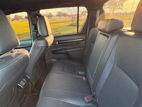 Foto 8 - Toyota Hilux SRX 2.8 Turbo Diesel 4x4