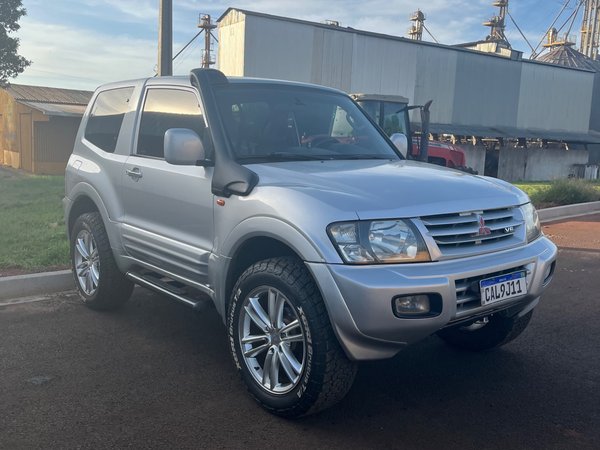 Foto 1 - Mitsubishi Pajero GLS 3.5 V6 Gasolina 4x4