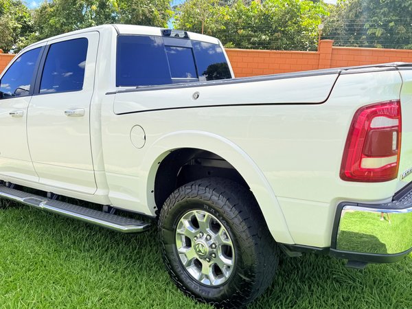 Foto 5 - RAM 3500 Laramie 6.7 Turbo Diesel 4x4