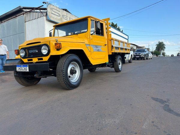 Foto 1 - Toyota Bandeirantes Pick-up C.D 4p.